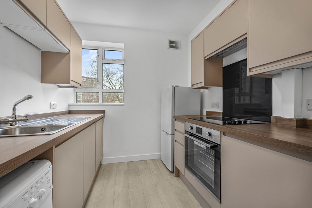 Property photo 3 of 11 Picture No. 12