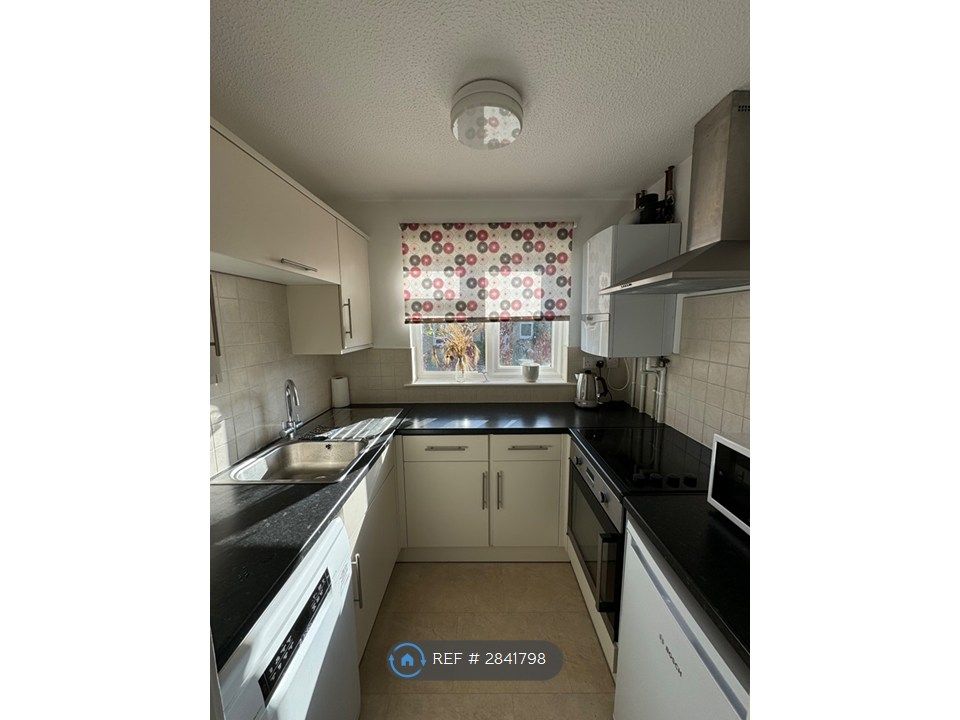 Property photo 3 of 9 Kitchen