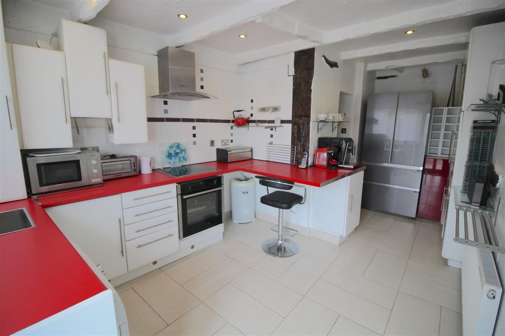 Property photo 3 of 15 Kitchen