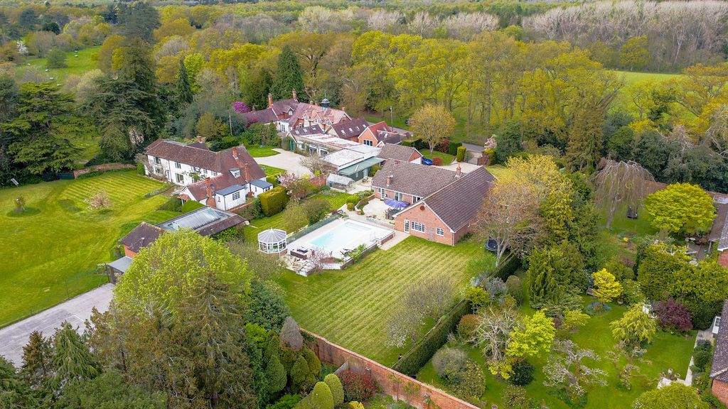 Property photo 2 of 21