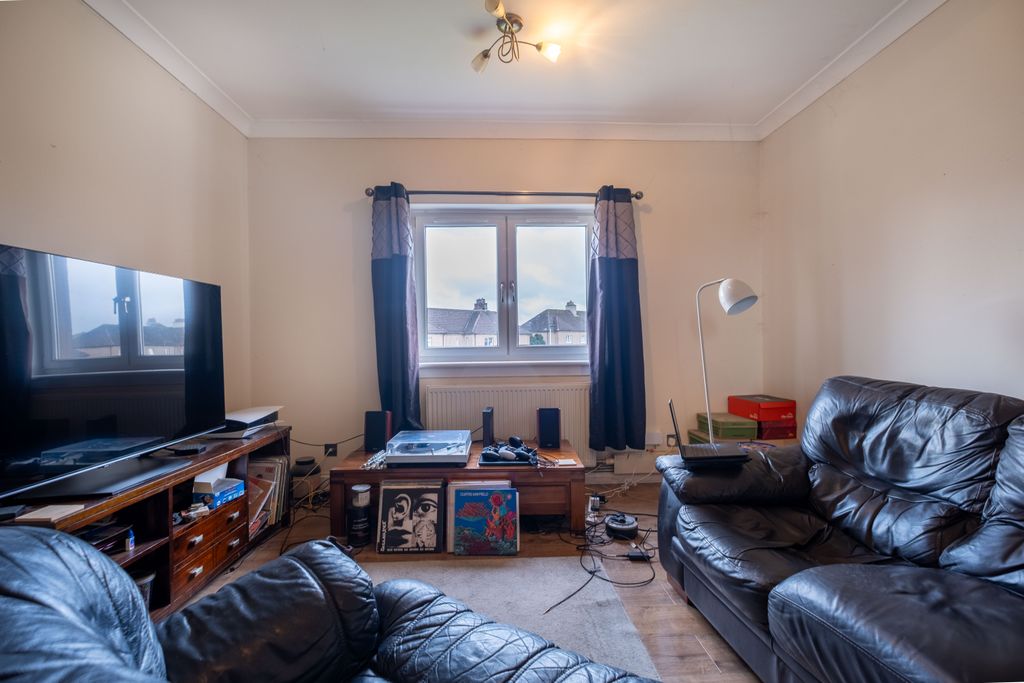 Property photo 2 of 27