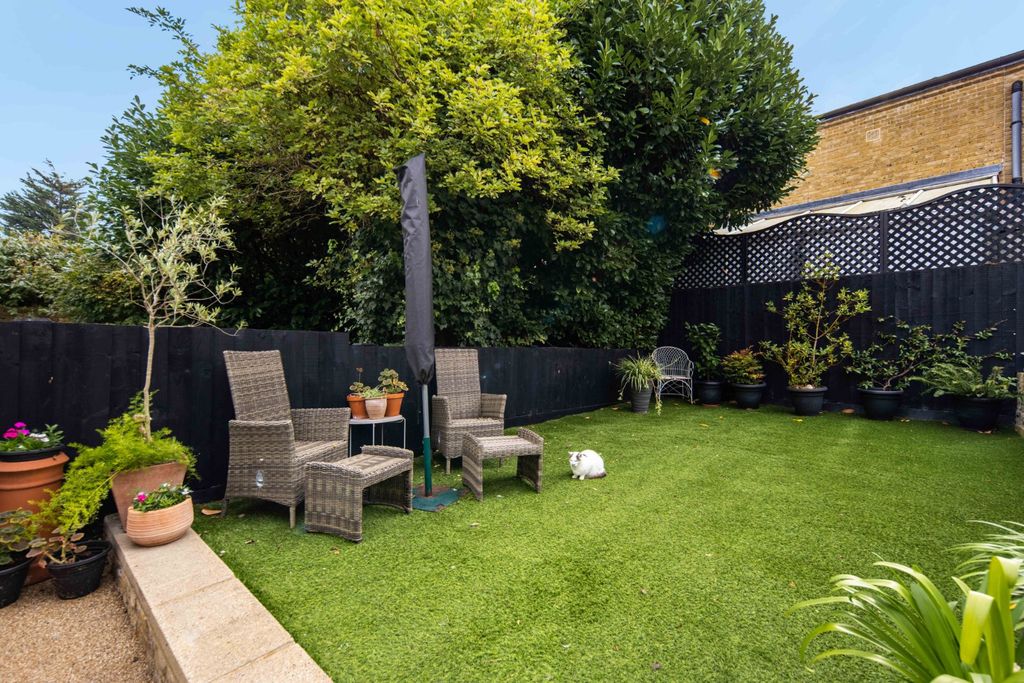 Property photo 3 of 28 Garden