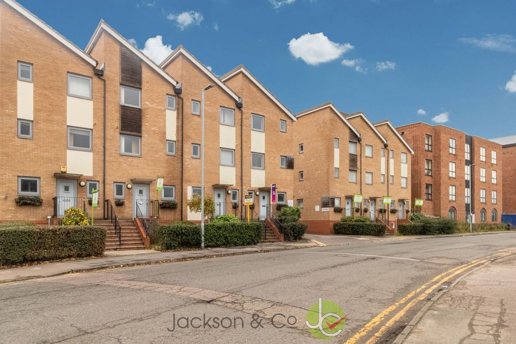 Property photo 1 of 11