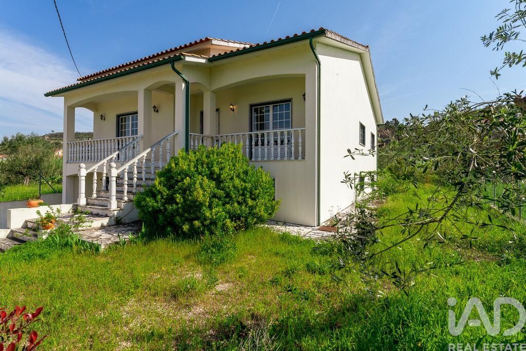Property photo 2 of 39