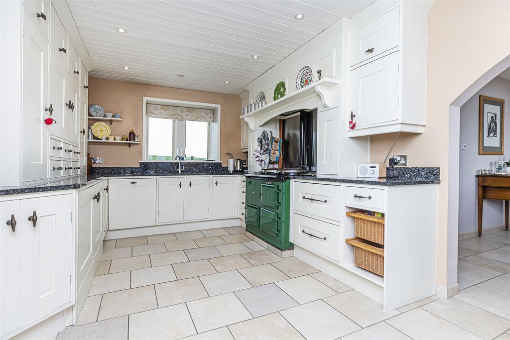 Property photo 3 of 30 Dining Kitchen
