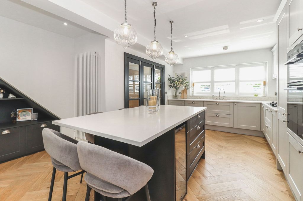 Property photo 2 of 30