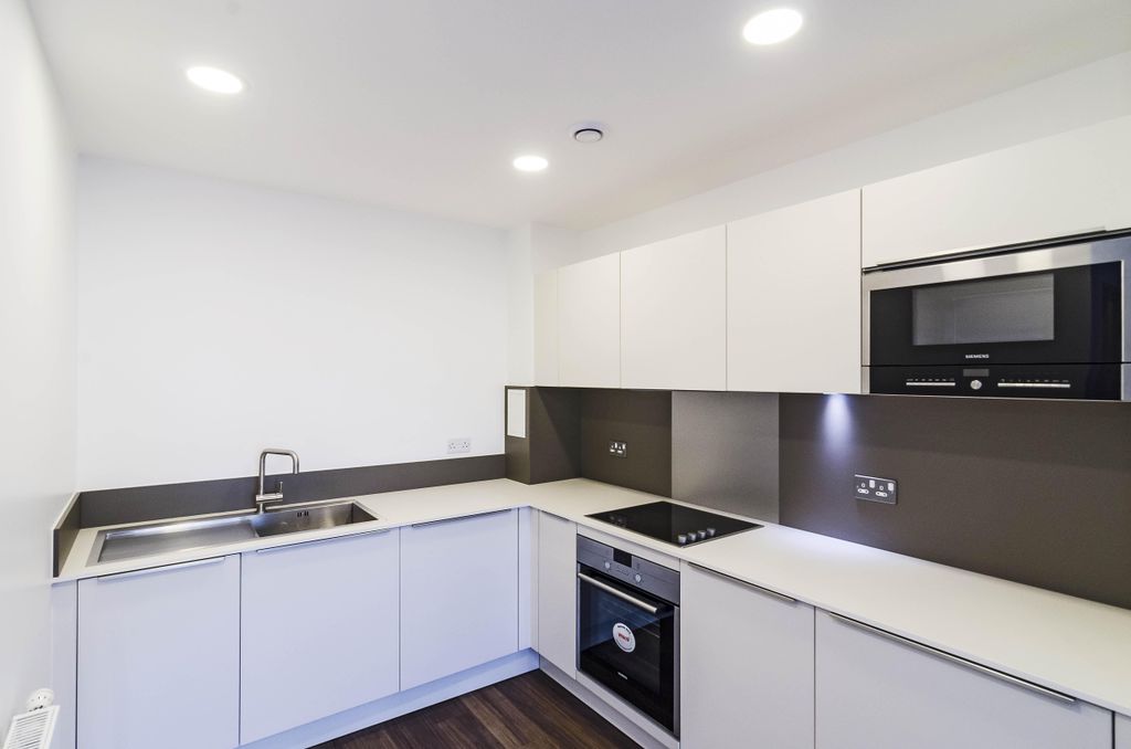 Property photo 3 of 6 Kitchen