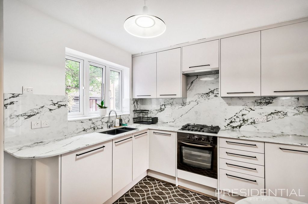 Property photo 3 of 40