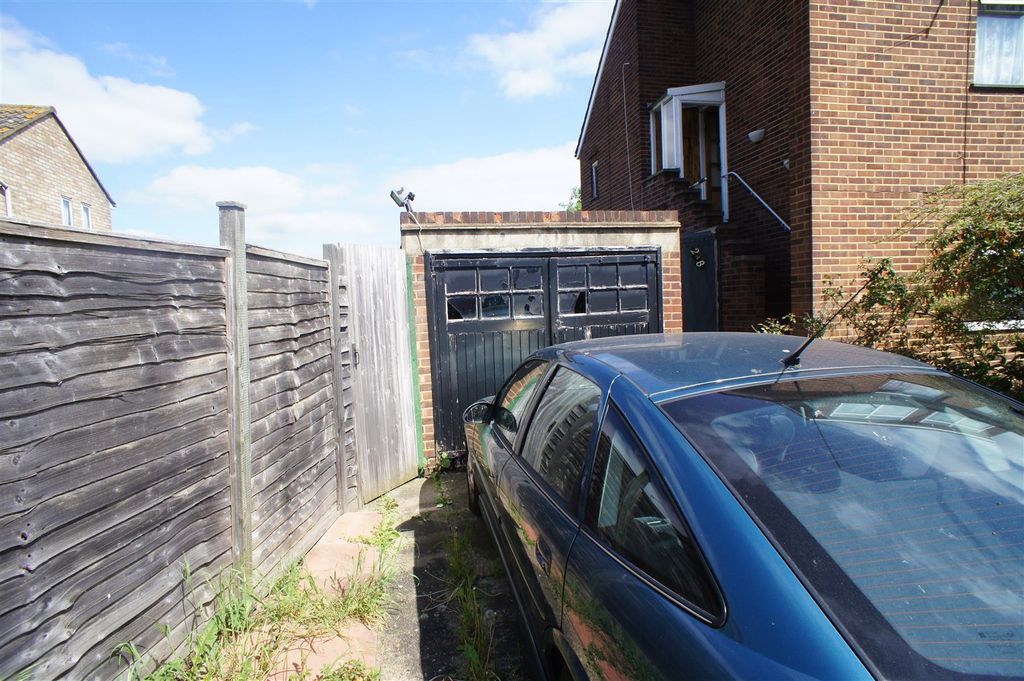 Property photo 3 of 12 Garage.Jpg