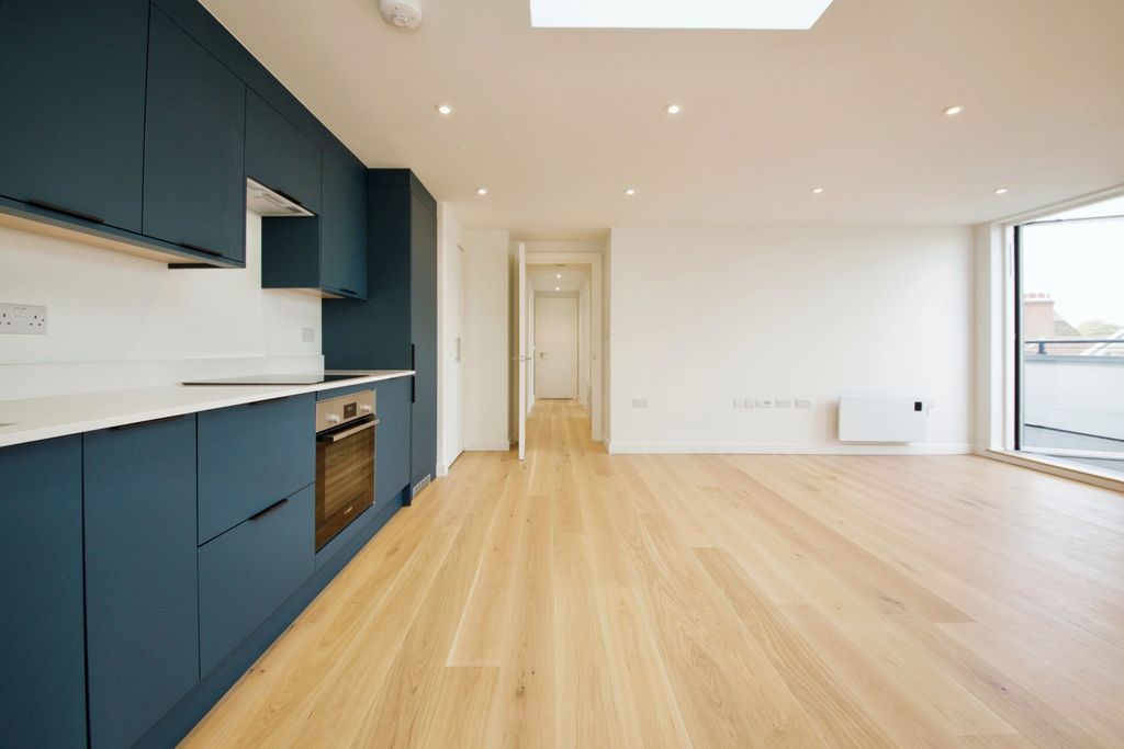 Property photo 2 of 11 Kitchen