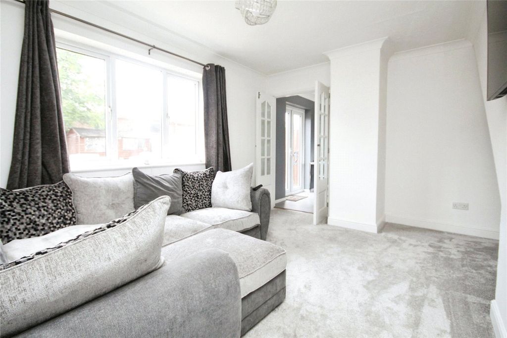 Property photo 2 of 9 Lounge Alternative