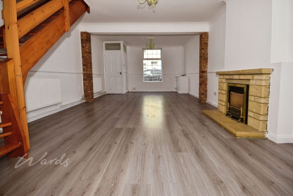 Property photo 3 of 10 St James Lounge