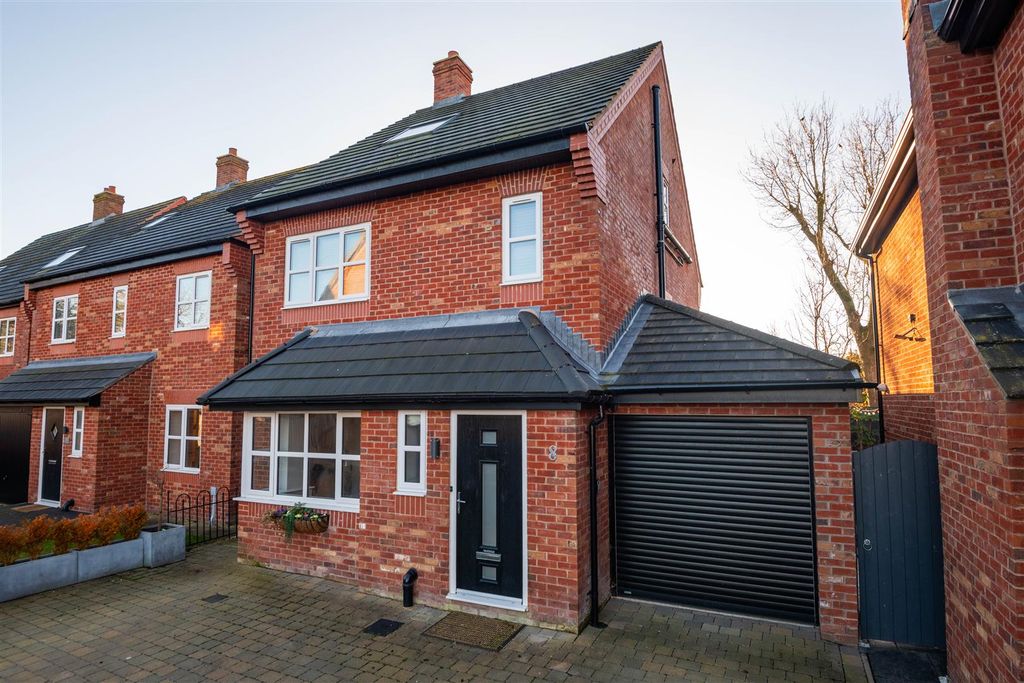 Property photo 1 of 21 Front External