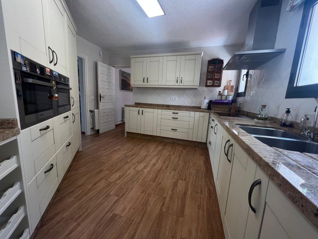 Property photo 3 of 28