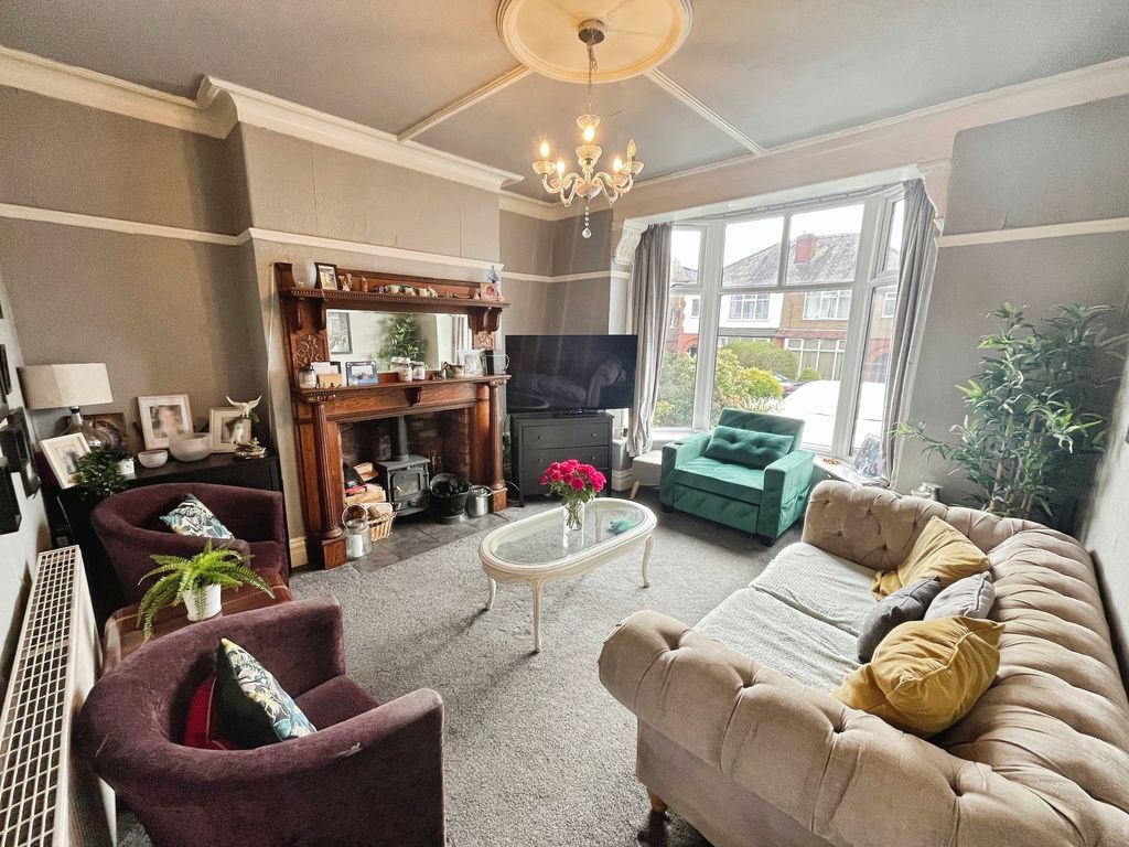 Property photo 2 of 17 Lounge