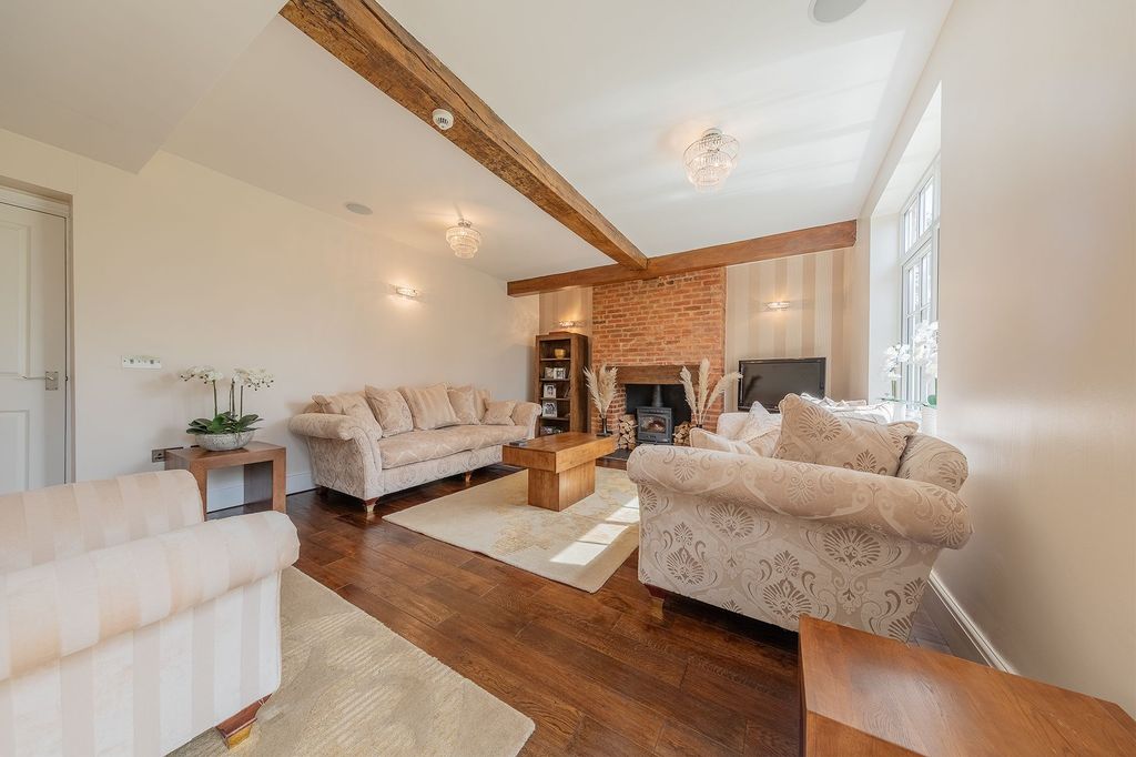 Property photo 2 of 35