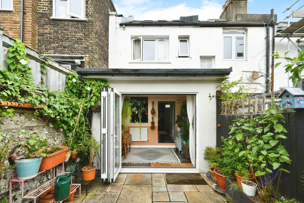 Property photo 3 of 17