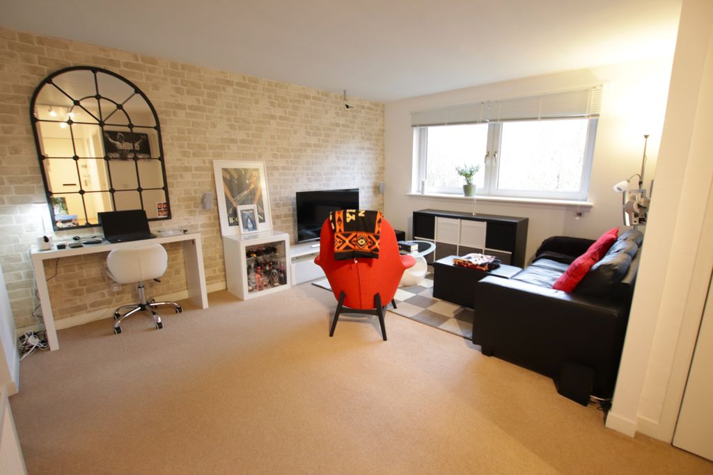 Property photo 3 of 7 Lounge