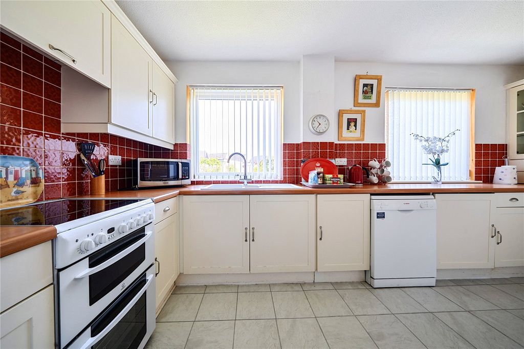Property photo 3 of 20 Kitchen
