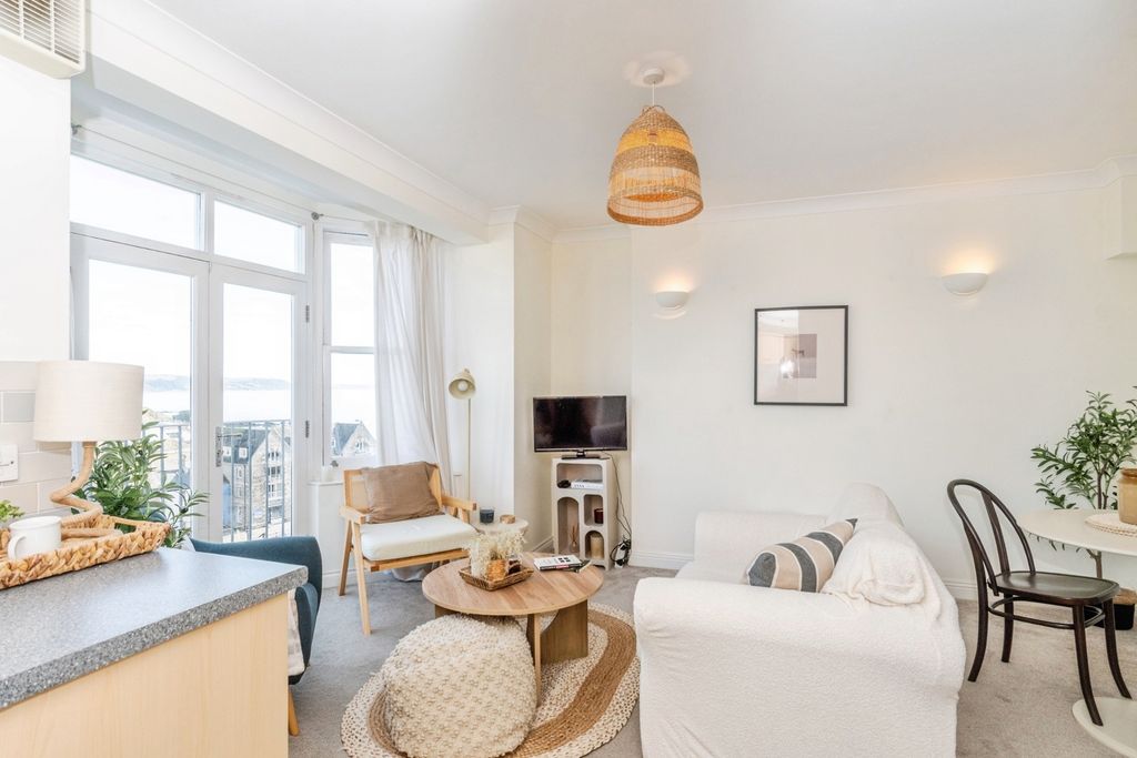 Property photo 3 of 19 Open Plan