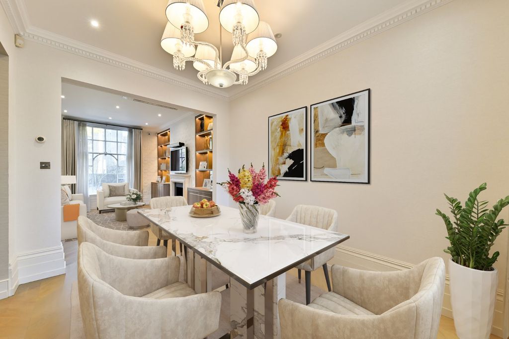 Property photo 2 of 23 Dining Room