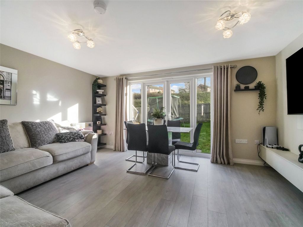 Property photo 2 of 17 Picture No. 04