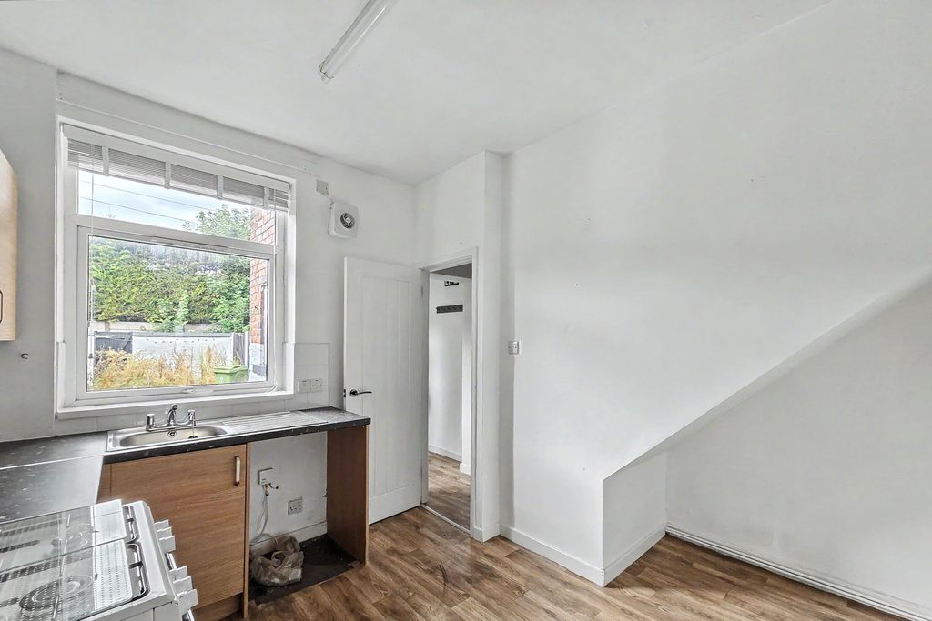 Property photo 2 of 18 36 Clive Road, Failsworth, Manchester, Greater Manchester, M35 0Fz