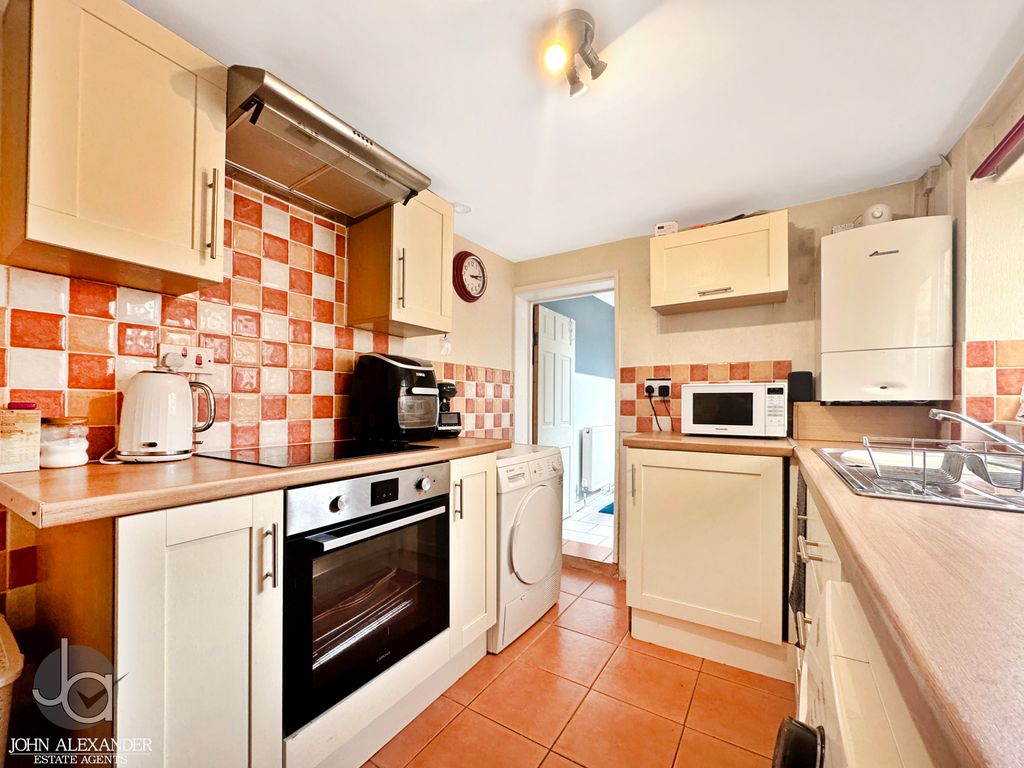 Property photo 3 of 12 20251002_141849566_0.5