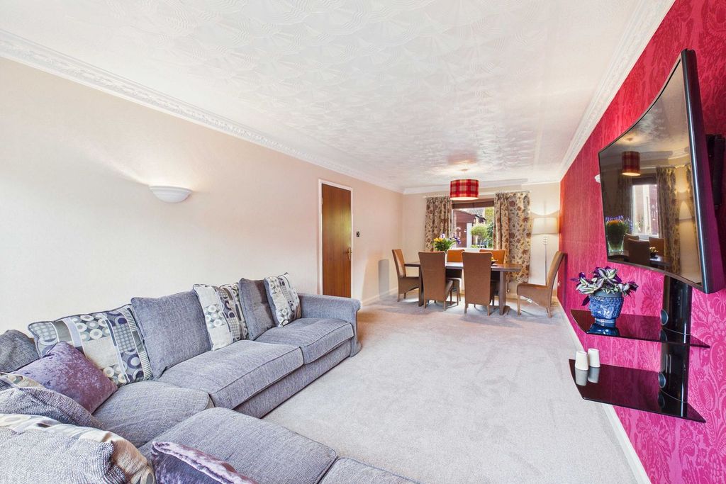 Property photo 2 of 27