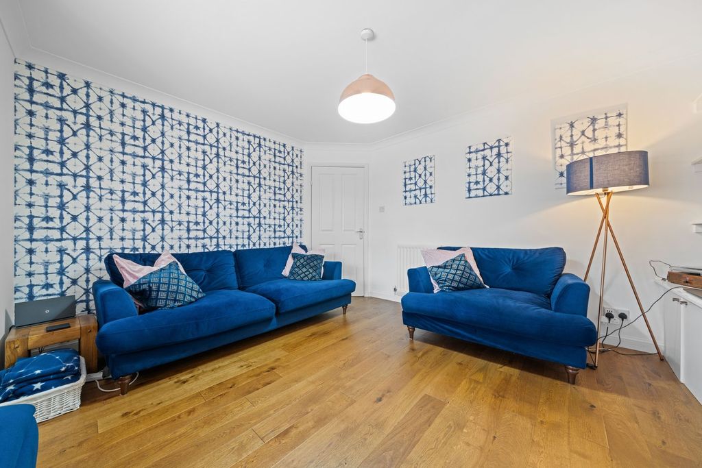 Property photo 2 of 28