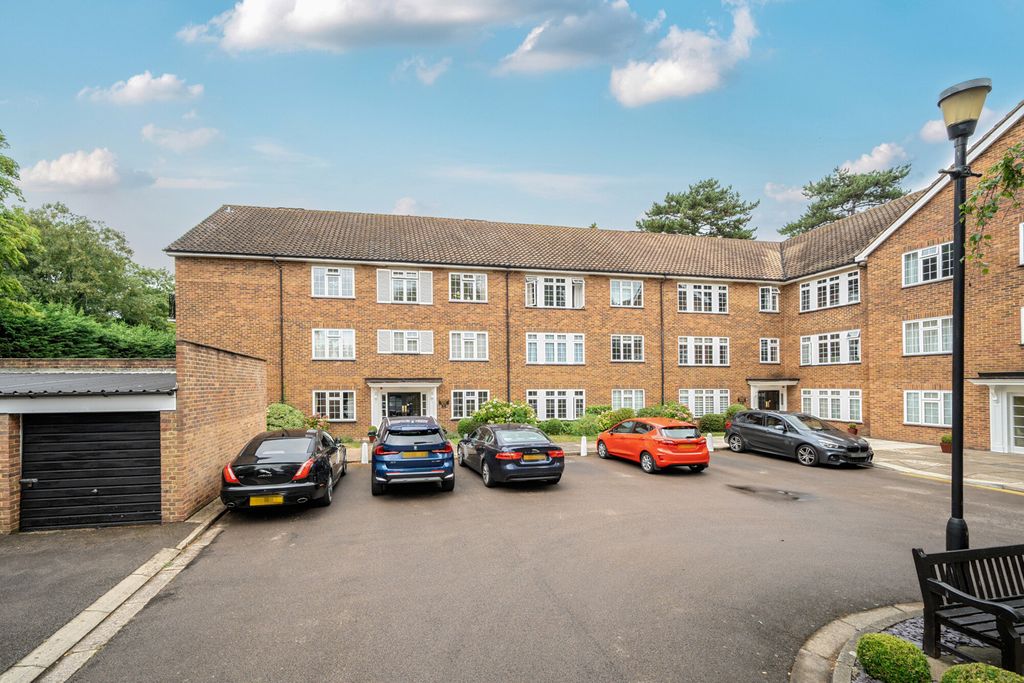 Property photo 1 of 13 1331196-1-688B445...