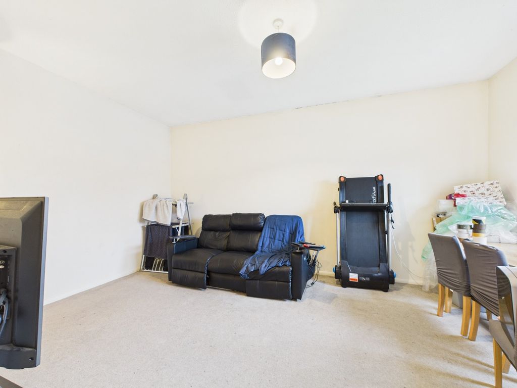 Property photo 2 of 8 4728772