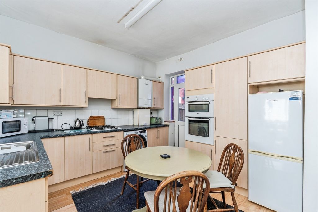 Property photo 3 of 18