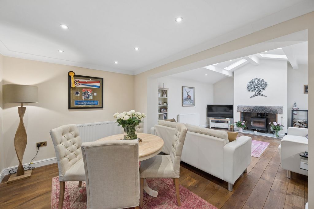 Property photo 3 of 77