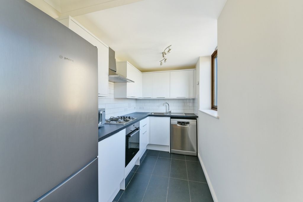 Property photo 3 of 7 Kitchen