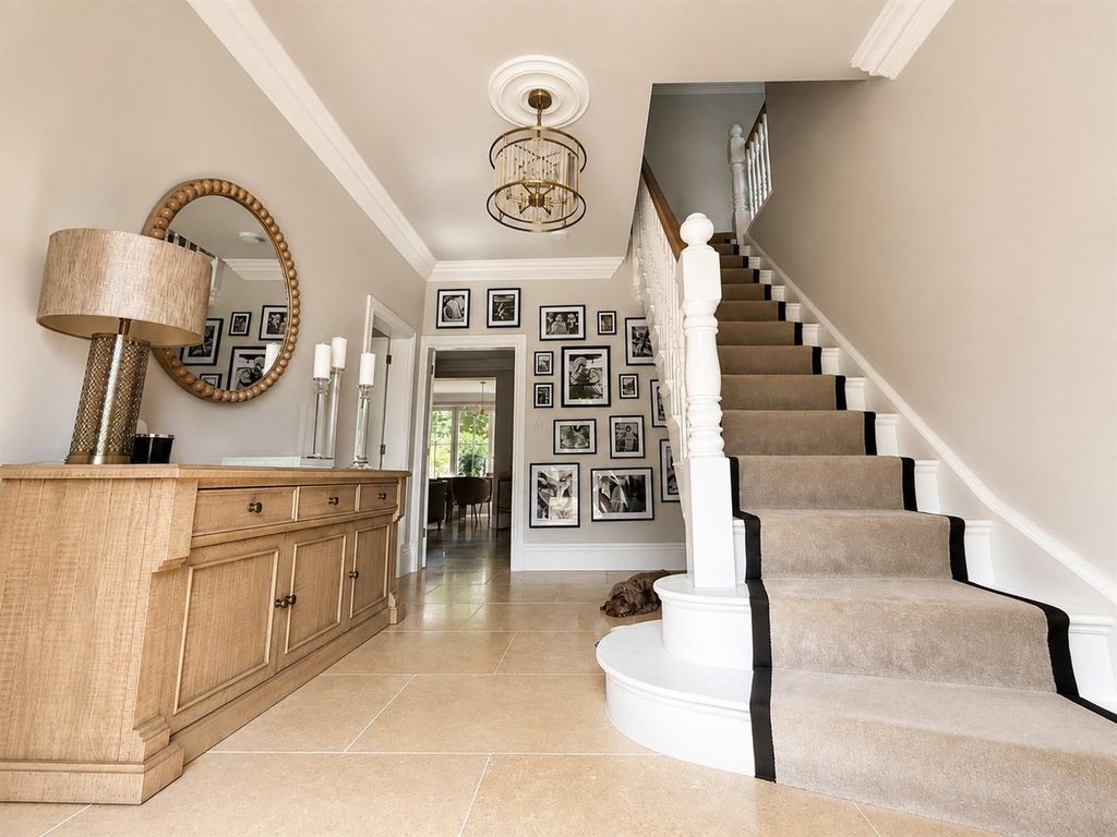 Property photo 2 of 22 Entrance Reception