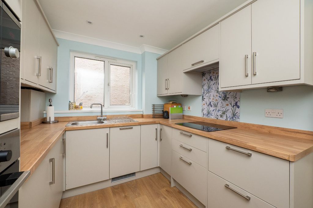 Property photo 3 of 21 Kitchen