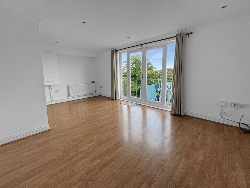 Property photo 2 of 16 Photo 8
