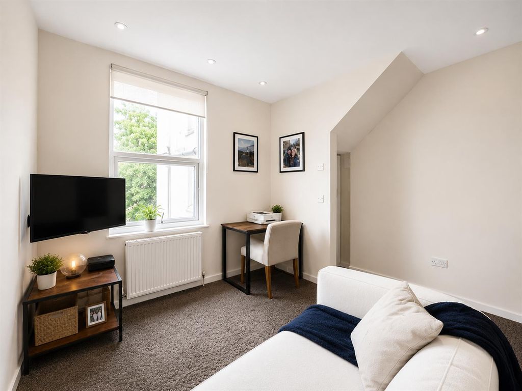 Property photo 2 of 16 212.Png