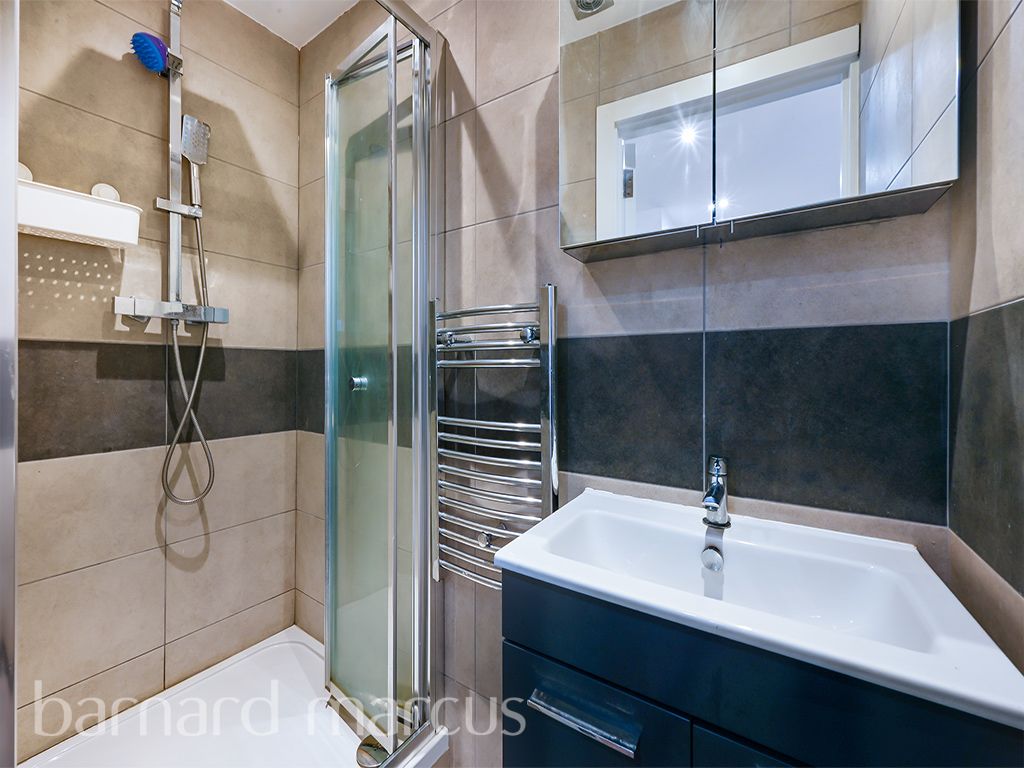 Property photo 3 of 9 Bathroom