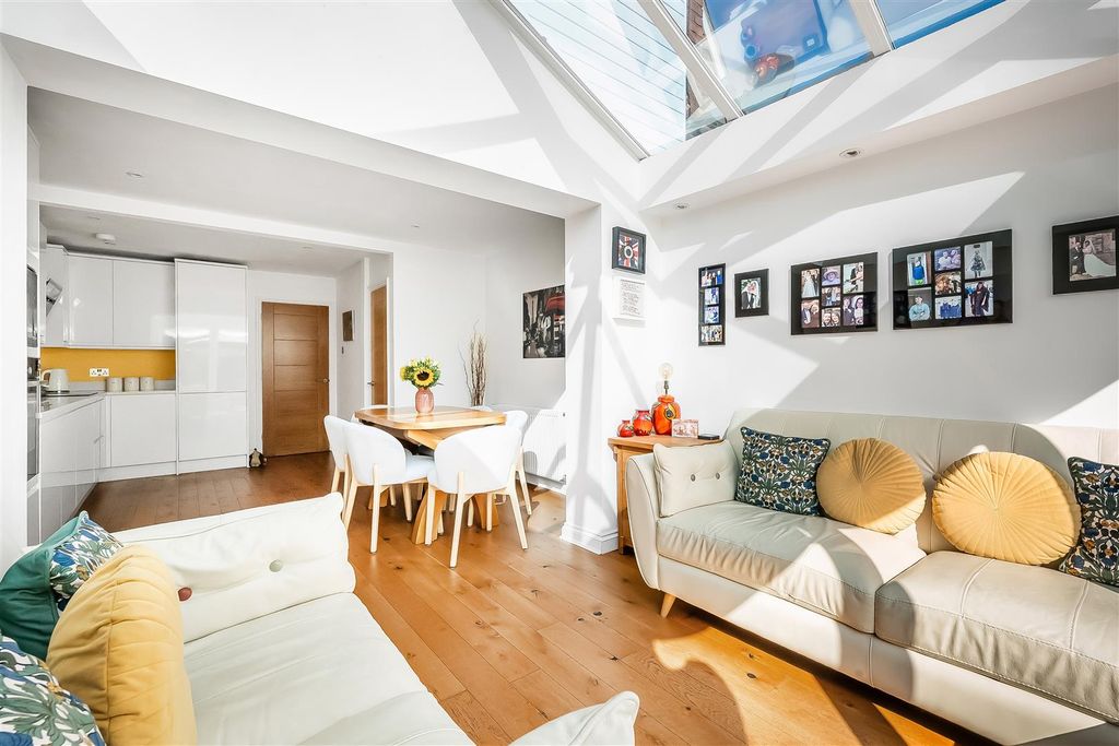 Property photo 3 of 29 2-Old-School-Terrace-24.Jpg