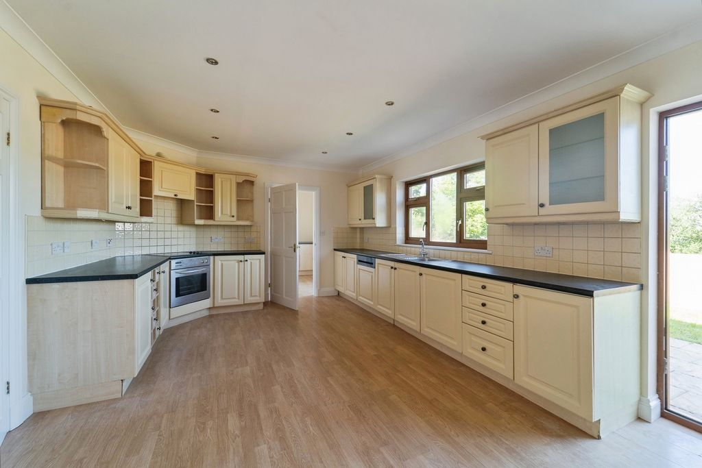 Property photo 3 of 21 Pbox-Img.Jpg