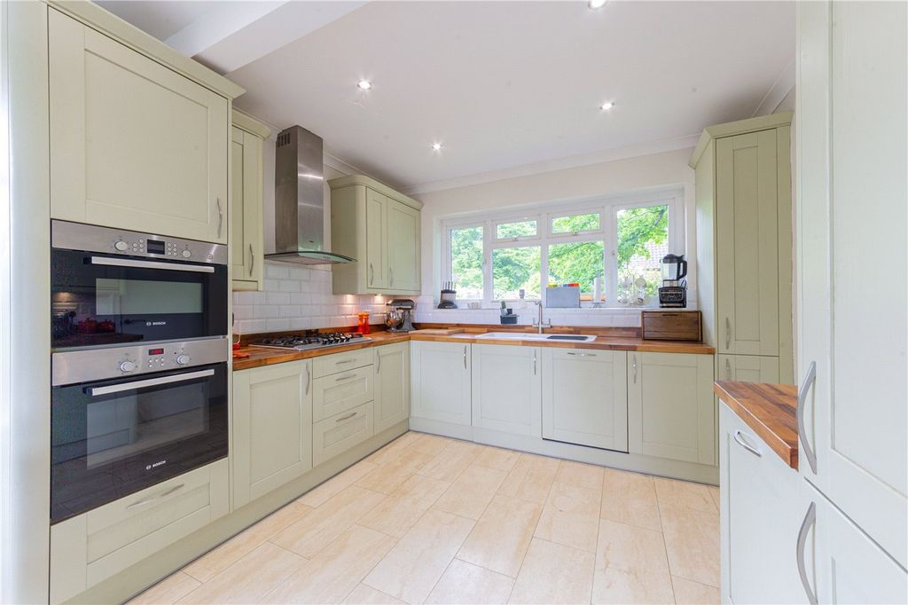 Property photo 3 of 17 Kitchen