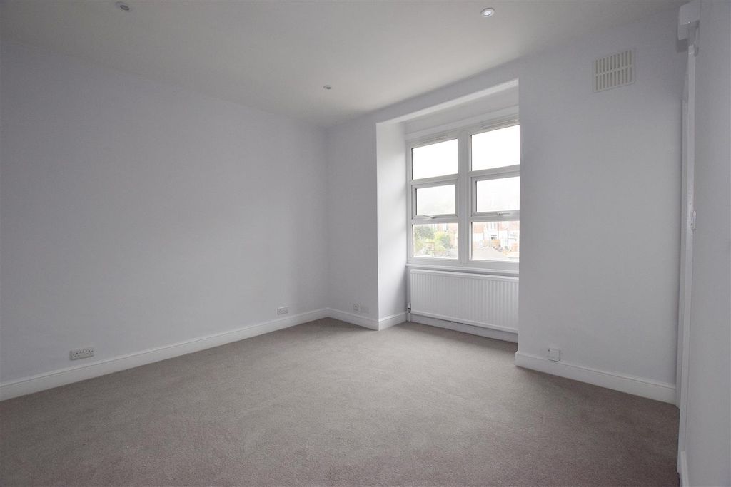 Property photo 3 of 7 118Cmilllanebed1.Jpg