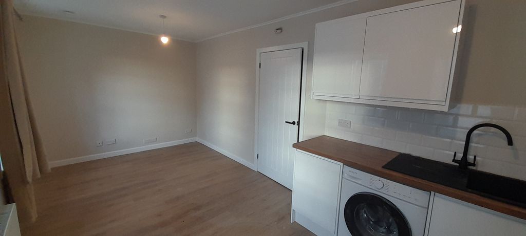 Property photo 3 of 7 20251203_103602