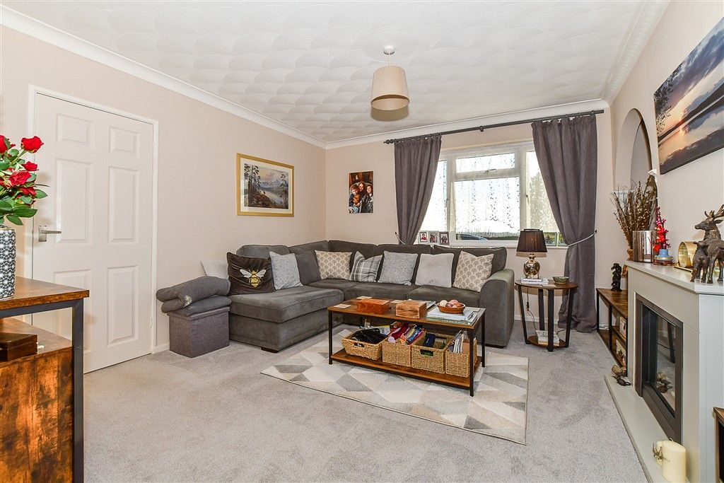 Property photo 3 of 17 Lounge