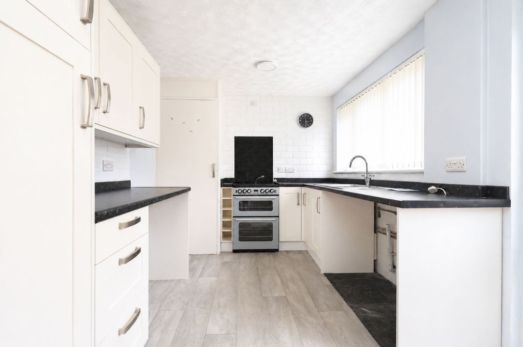 Property photo 3 of 17 Kitchen/Diner