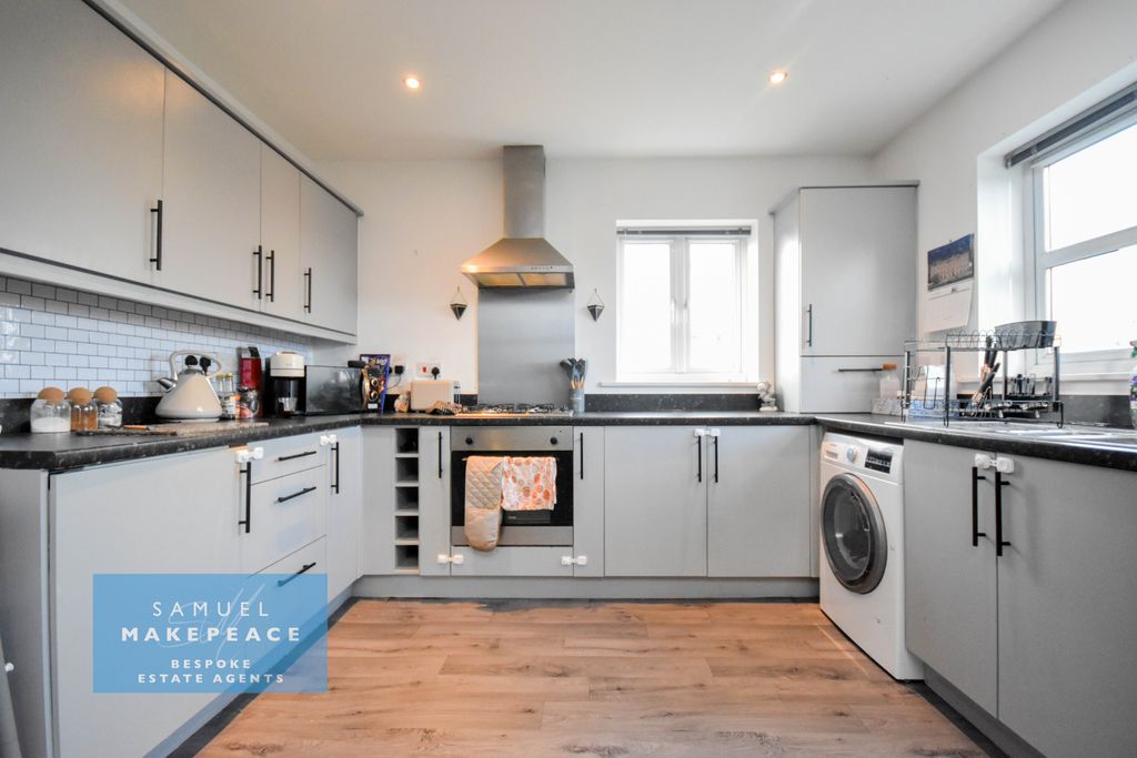 Property photo 3 of 11 Gallery