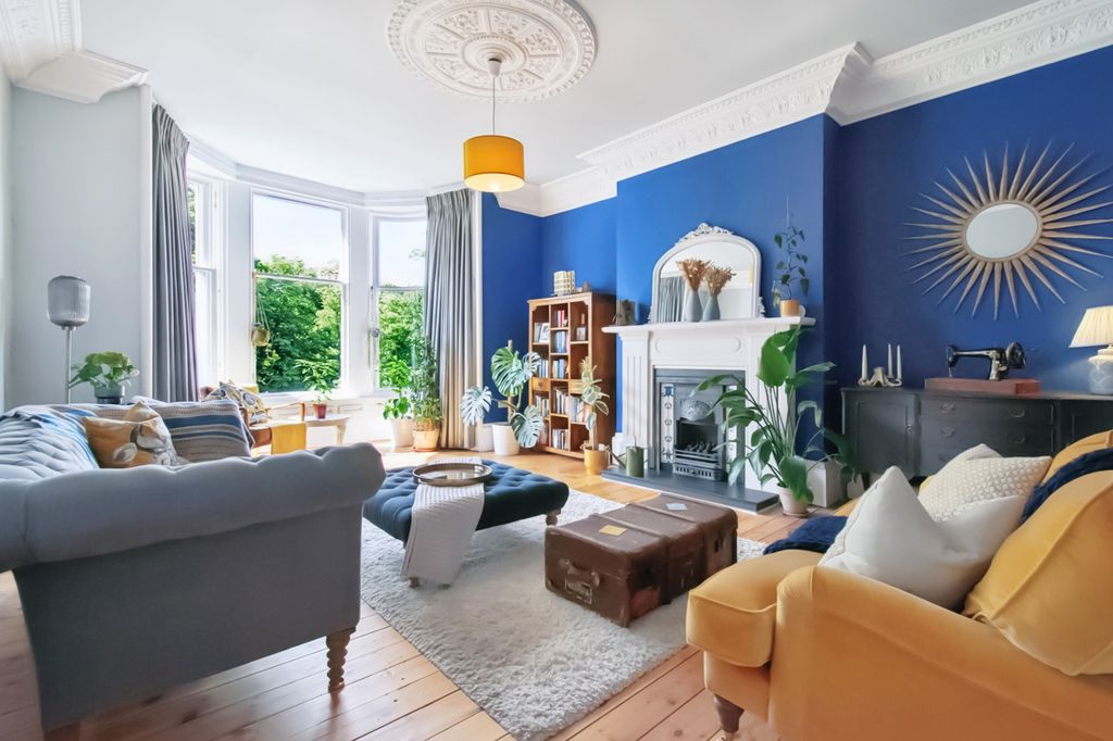 Property photo 2 of 18