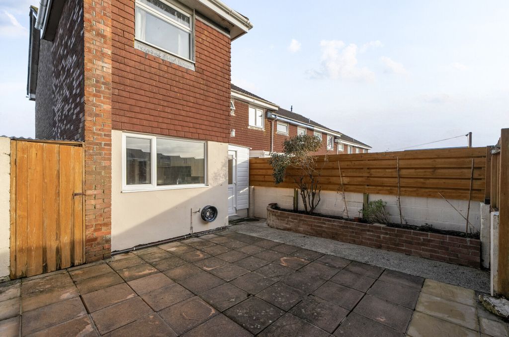 Property photo 3 of 16 1415756-5-698Efa1...